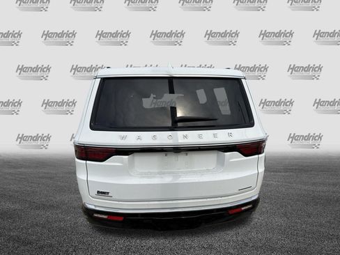 Used 2023 Jeep Wagoneer Series III w/ Premium Group I AWD/4WD image 9