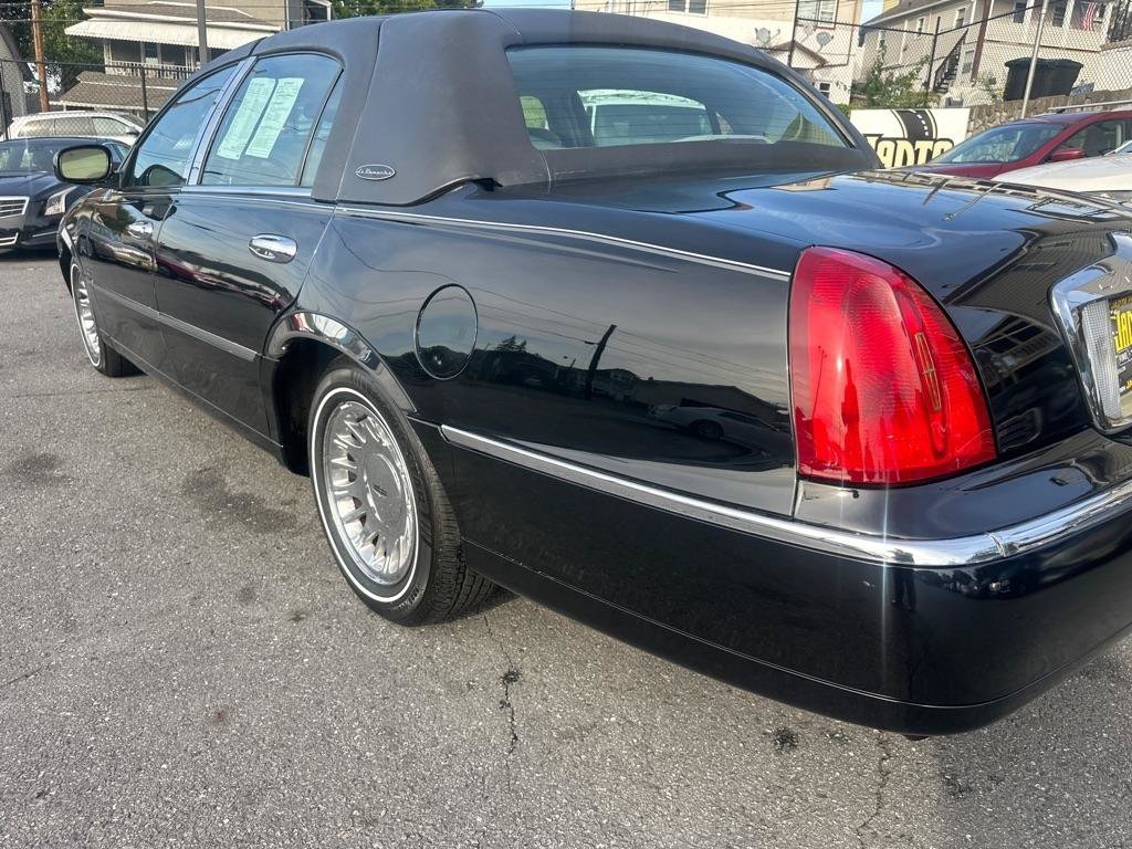 Used 2002 Lincoln Town Car Cartier RWD image 25
