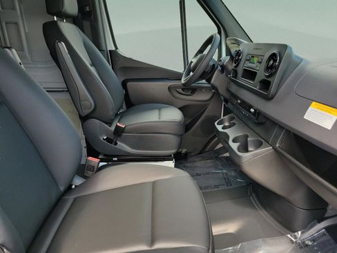 New 2025 Mercedes-Benz Sprinter 2500 image 11
