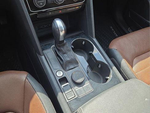 Used 2021 Volkswagen Atlas SEL Premium image 32