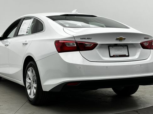 Used 2025 Chevrolet Malibu LT image 4