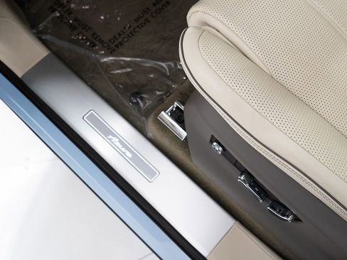Certified 2023 Bentley Bentayga Extended Wheelbase AWD/4WD image 12