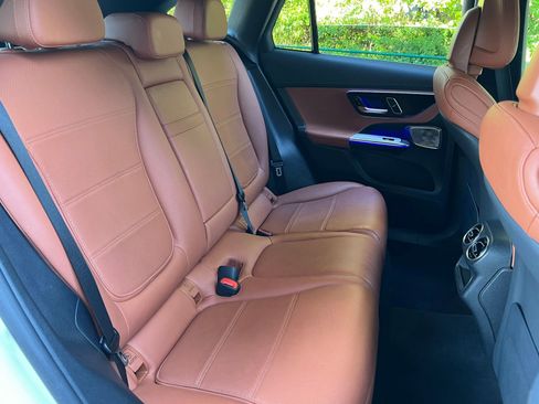 Used 2025 Mercedes-Benz GLC 350e 4MATIC w/ Advanced USB Package image 17