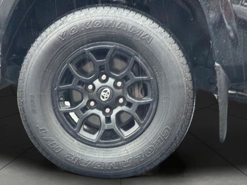 Used 2019 Toyota Tacoma SR5 image 10