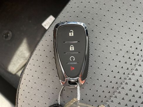 Used 2025 Chevrolet Trax LT w/ LT Convenience Package image 22