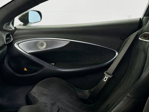 Used 2025 McLaren Artura RWD image 15