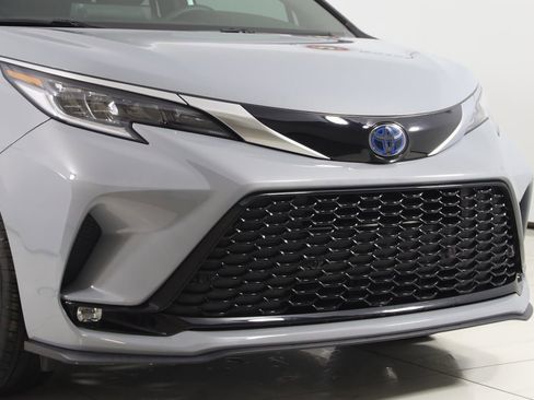 Used 2024 Toyota Sienna XSE image 40