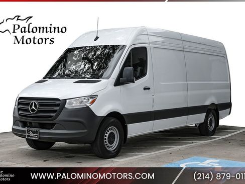 Used 2025 Mercedes-Benz Sprinter 2500 image 1