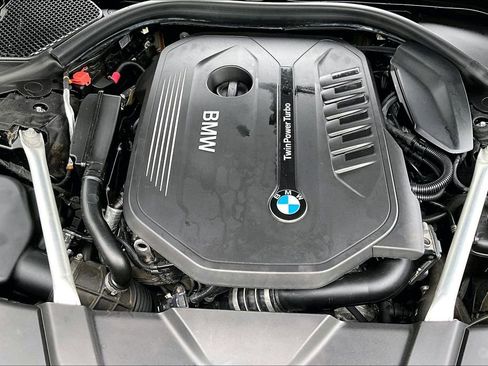 Used 2019 BMW 740i w/ M Sport Package image 31