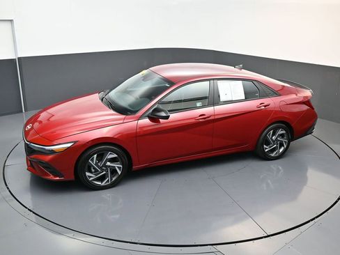 Certified 2025 Hyundai Elantra SEL image 19