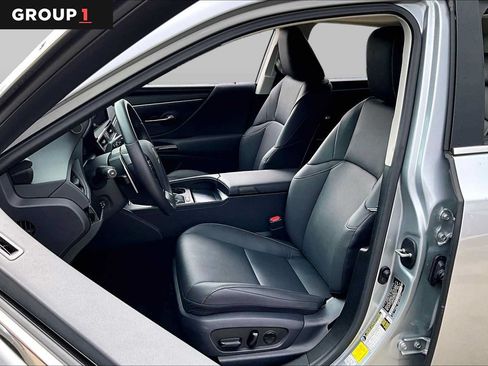 Used 2025 Lexus ES 350 w/ Premium Package FWD image 7