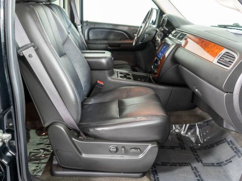 Used 2009 Chevrolet Avalanche LS image 8