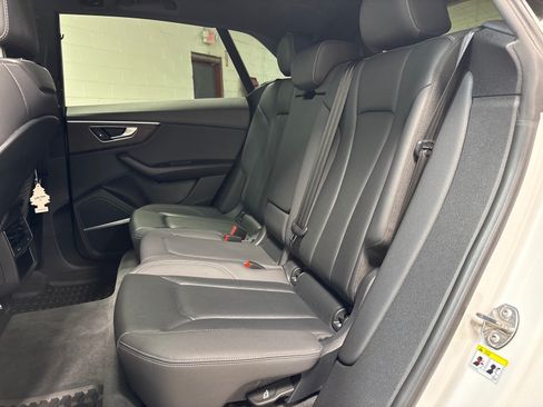 Used 2020 Audi Q8 Premium Plus w/ Premium Plus Package AWD/4WD image 28