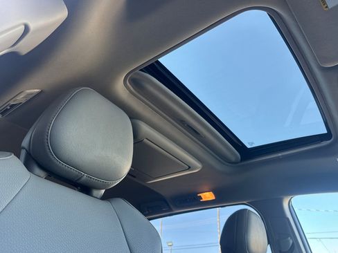 Used 2021 Toyota Sienna XLE w/ XLE Plus Package image 23