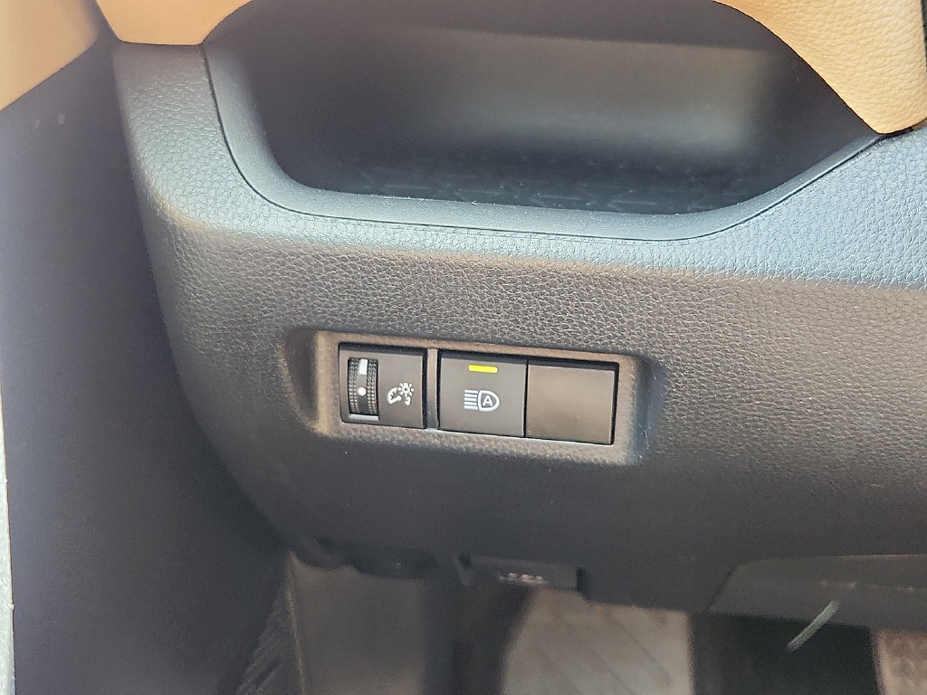 Used 2019 Toyota RAV4 LE w/ All Weather Liner Package AWD/4WD image 26
