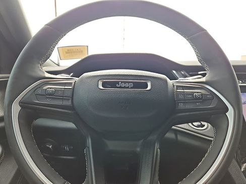 Used 2025 Jeep Grand Cherokee L Altitude AWD/4WD image 19