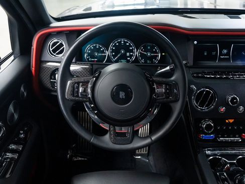 Used 2020 Rolls-Royce Cullinan Black Badge image 13