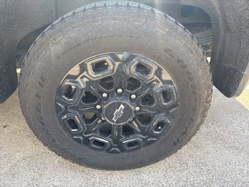 Used 2024 Chevrolet Silverado 2500 LTZ w/ LTZ Plus Package image 4