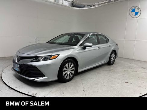 Used 2018 Toyota Camry FWD image 1