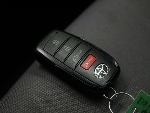 Used 2025 Toyota Corolla SE image 29