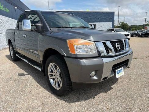 Used 2014 Nissan Titan SL AWD/4WD image 7