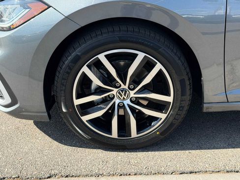 Used 2025 Volkswagen Jetta SE FWD image 31