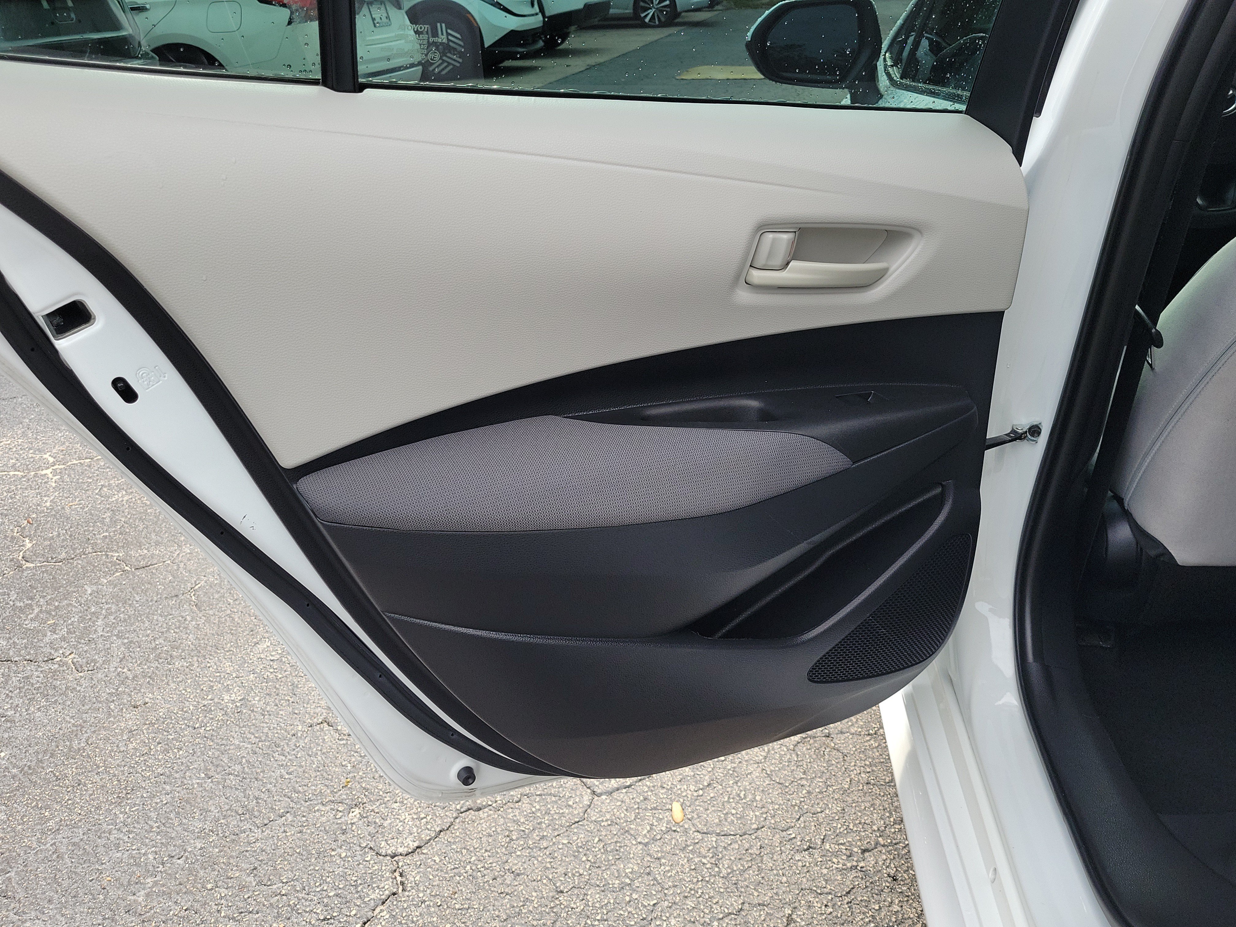 Used 2022 Toyota Corolla LE FWD image 10