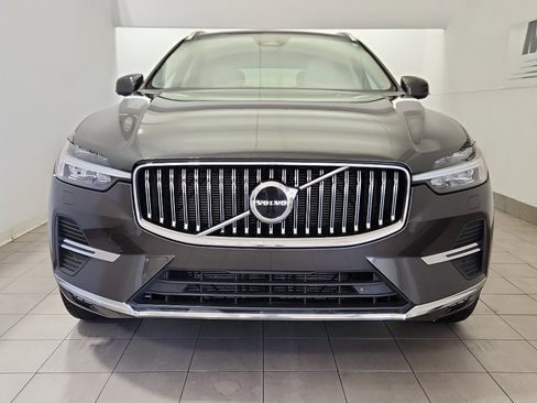 Used 2022 Volvo XC60 B5 Inscription w/ Climate Package image 3