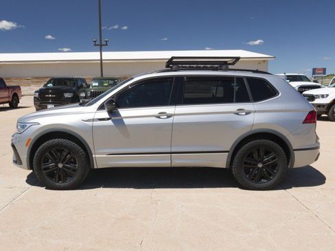 Used 2022 Volkswagen Tiguan SE R-Line AWD/4WD image 3