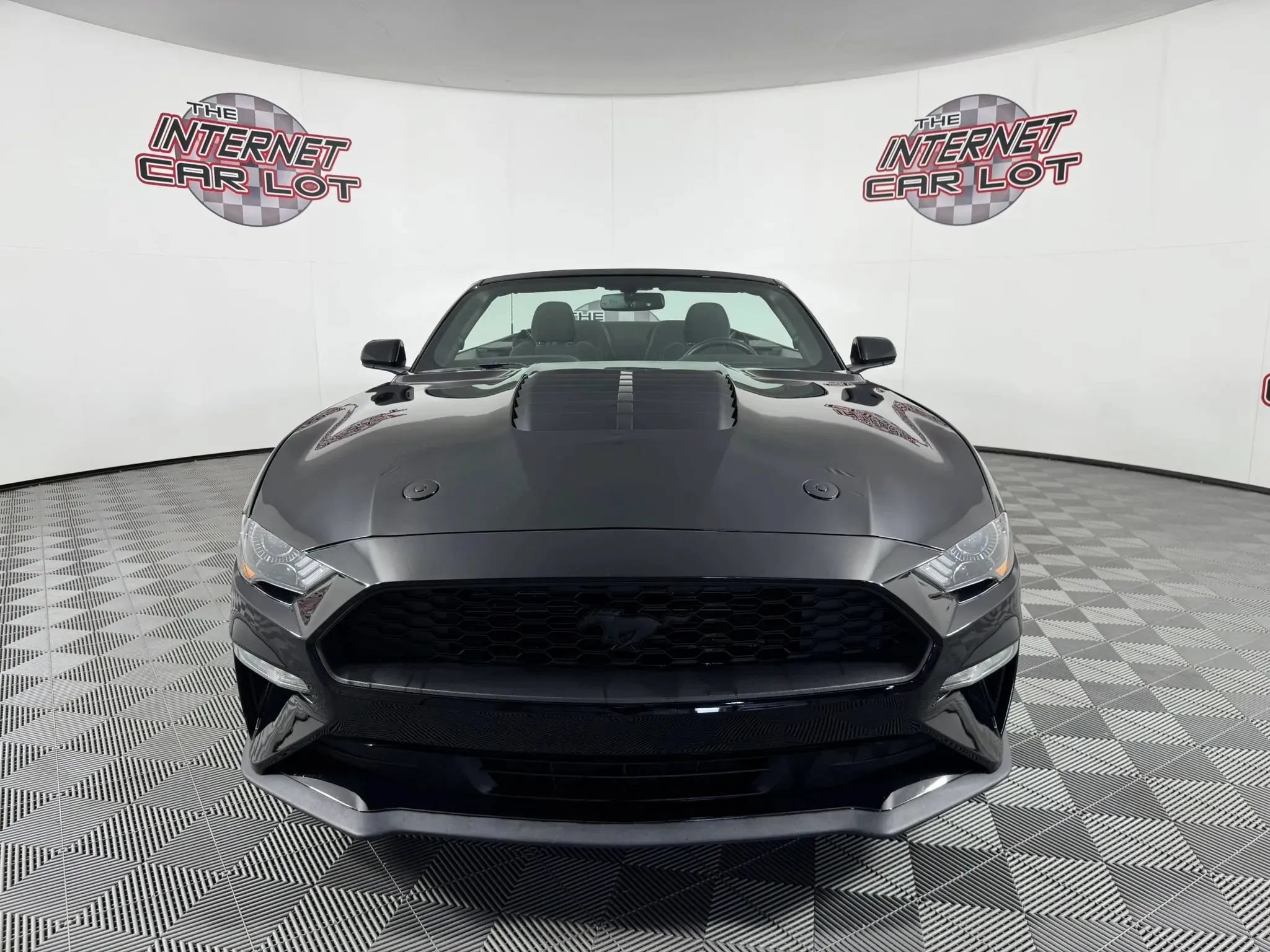 Used 2020 Ford Mustang Convertible w/ Equipment Group 101A RWD image 2