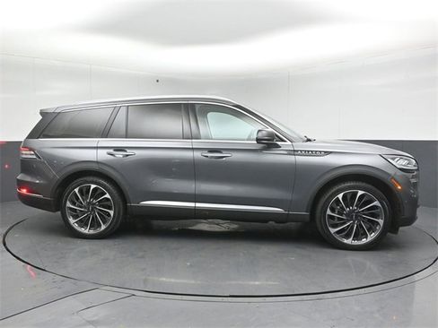 Certified 2023 Lincoln Aviator Reserve w/ Equipment Group 201A image 8