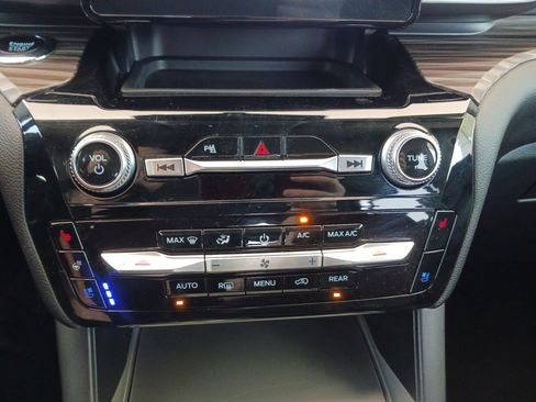 Used 2024 Ford Explorer Limited image 19