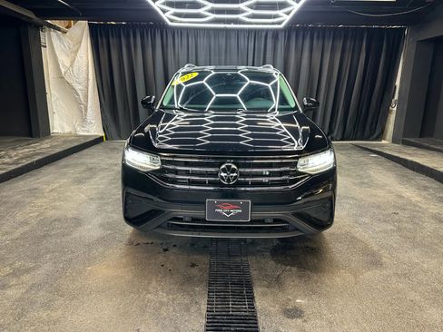 Used 2022 Volkswagen Tiguan SE image 3