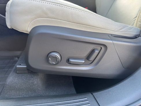 Used 2023 Volvo XC40 B5 Plus w/ Driver Assist Package AWD/4WD image 11