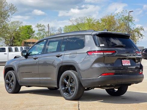 Used 2023 Jeep Grand Cherokee L Limited w/ Black Appearance Package AWD/4WD image 6