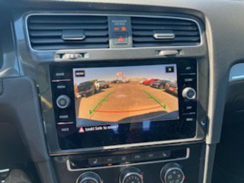 Used 2018 Volkswagen Golf Alltrack SE image 9