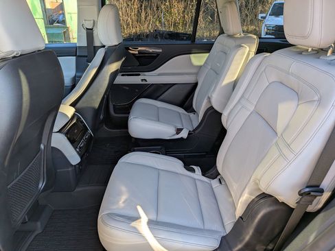 Certified 2025 Lincoln Aviator Reserve image 17