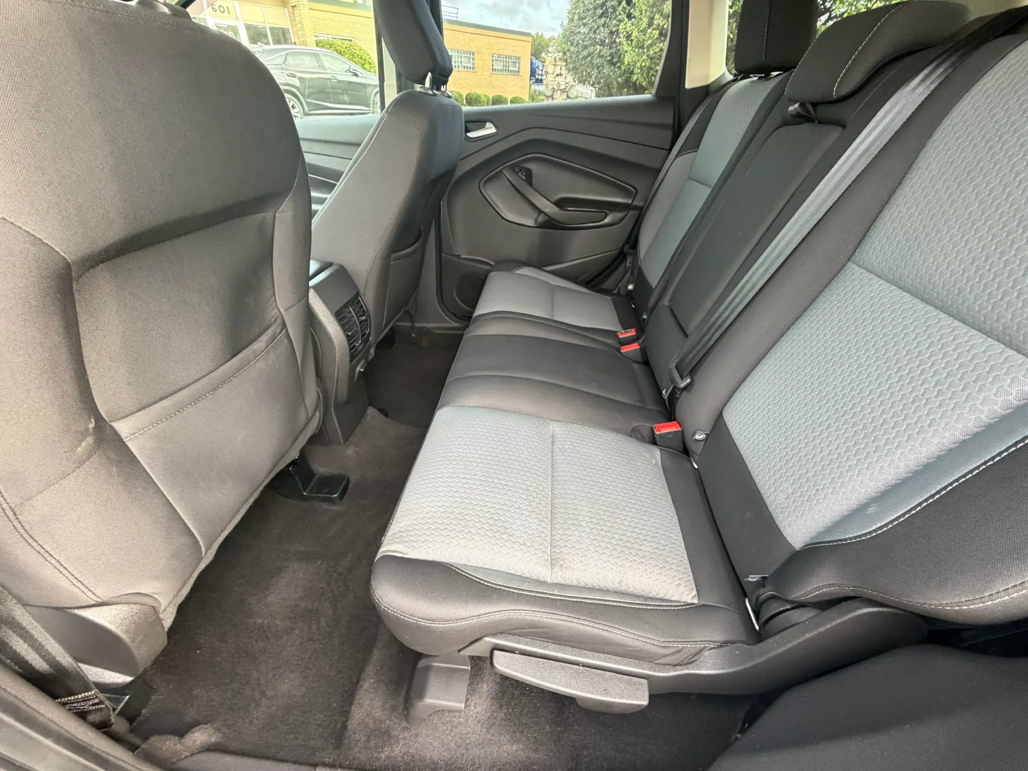 Used 2019 Ford Escape SE FWD image 12