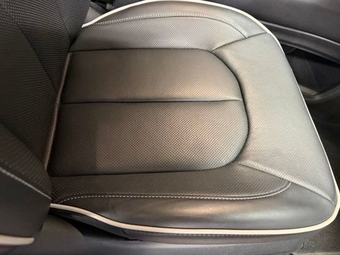 Used 2025 Chrysler Pacifica Limited AWD/4WD image 33