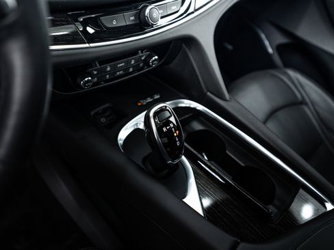 Used 2021 Buick Enclave Avenir w/ Avenir Technology Package image 11