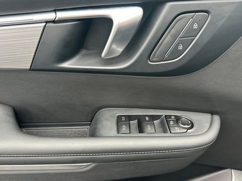 Used 2025 Buick Enclave Preferred image 12