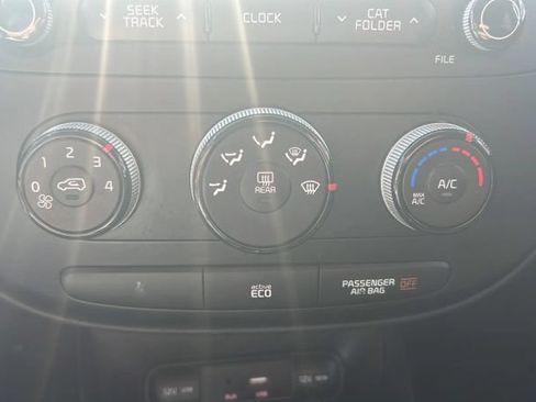 Used 2016 Kia Soul + FWD image 20