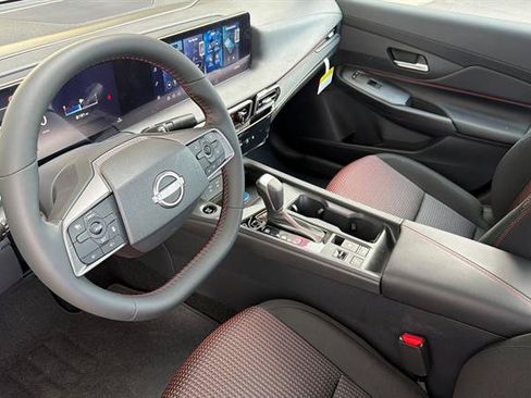 New 2027 Nissan Sentra SR w/ Floor Mat Package FWD image 10