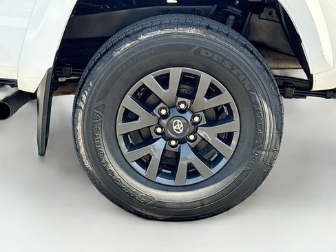 Certified 2023 Toyota Tacoma SR5 w/ Technology Package AWD/4WD image 32