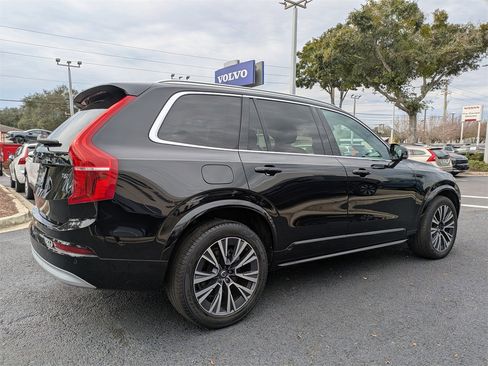 Certified 2022 Volvo XC90 T6 Momentum image 6