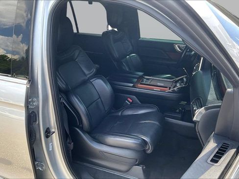 Used 2019 Lincoln Navigator L Select w/ Technology Package RWD image 7