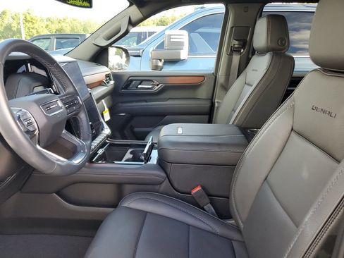 Used 2025 GMC Yukon Denali w/ Sun & Power Step Package AWD/4WD image 18
