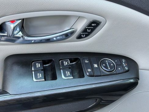 Used 2016 Kia Sedona EX FWD image 13
