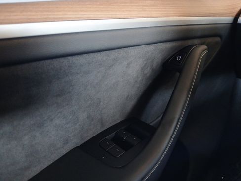 Used 2024 Tesla Model Y Long Range image 19