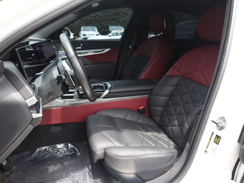 Used 2024 BMW 740i RWD image 18